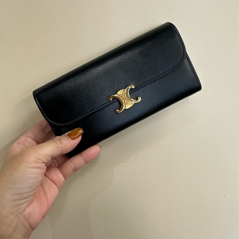 Celine 黑滑面牛皮金釦Triomphe下蓋12卡長夾 10E313DPV.38NO-0