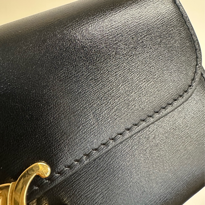 Celine 黑滑面牛皮金釦Triomphe下蓋12卡長夾 10E313DPV.38NO-7