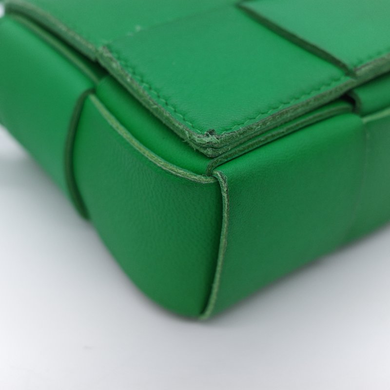 Bottega Veneta 寶緹嘉 Candy Cassette 鸚鵡綠 經典編織羊皮迷你斜背小方包-3