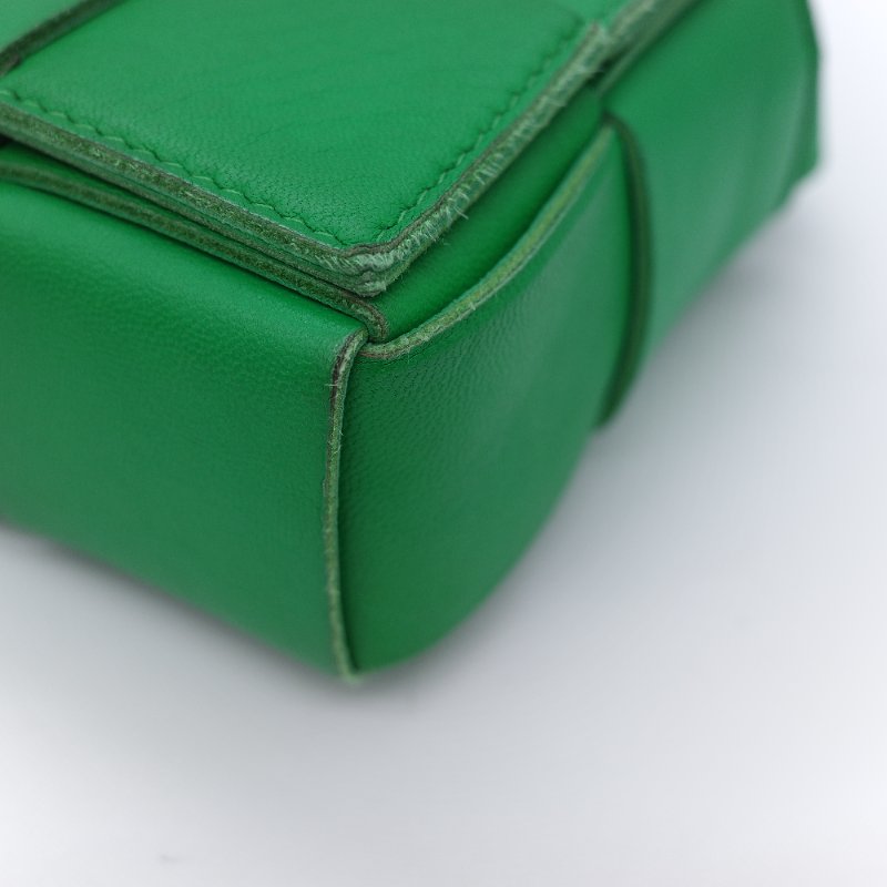 Bottega Veneta 寶緹嘉 Candy Cassette 鸚鵡綠 經典編織羊皮迷你斜背小方包-5