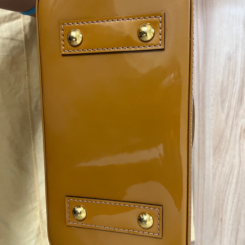 近新LV Alma奶茶色包包-7