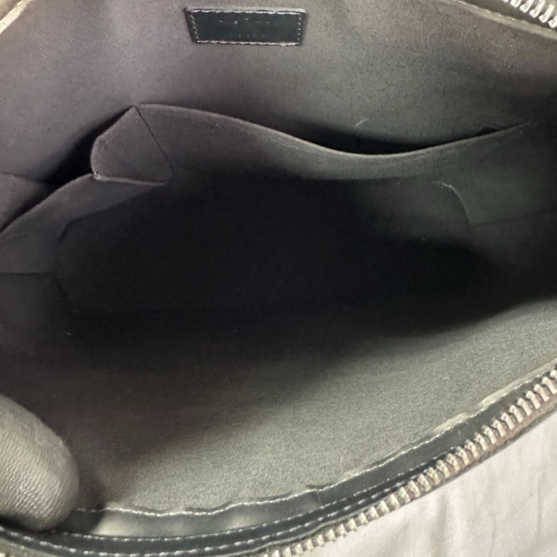 LV經典花樣壓紋硬挺上班包-8