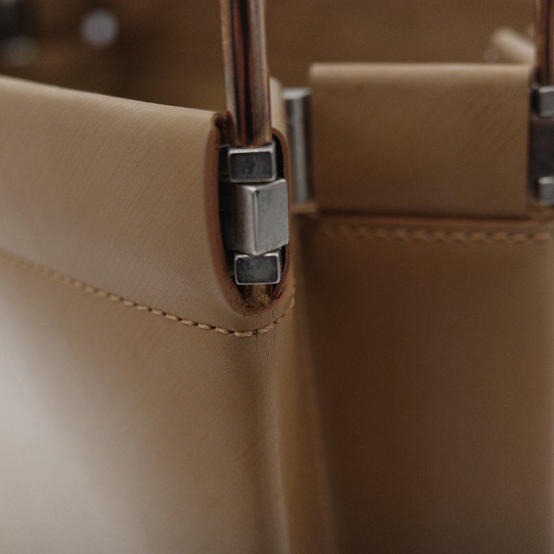 （優雅♥️經典三環）Cartier 卡地亞 Trinity 米色 金色 銀色 玫瑰金 三色金屬環 手提包 肩背包-5