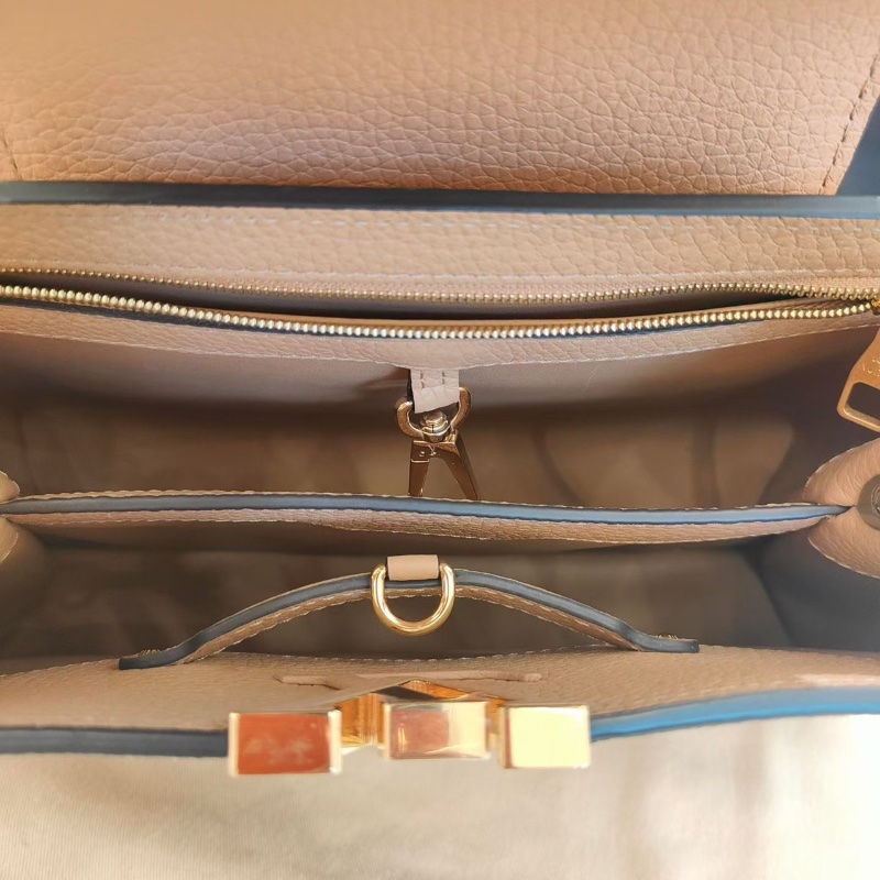 LV Capucines  Taurillon 手提肩背斜背包 芯片款 31x11x20   99新配件塵袋-3