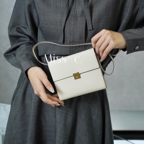 Hermes clic16 奶油白 e皮 16×15  99新配件塵袋盒子