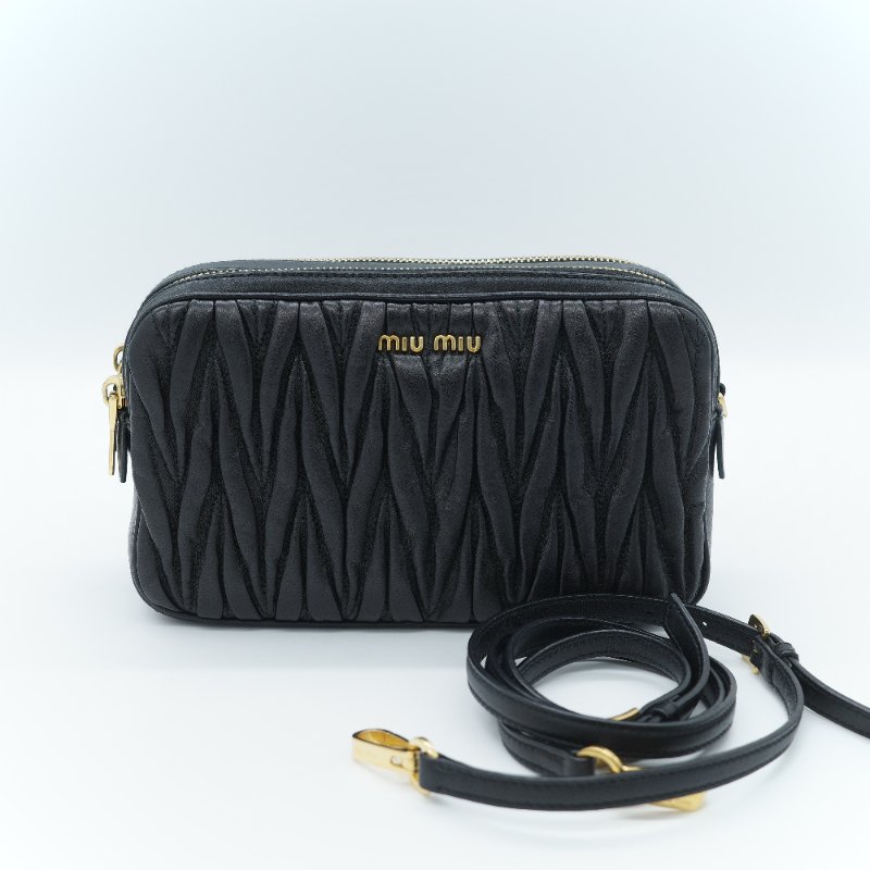 Miu Miu 繆繆 Matelassé 黑色羊皮 雙拉鍊斜背包 相機包 斜挎包-1