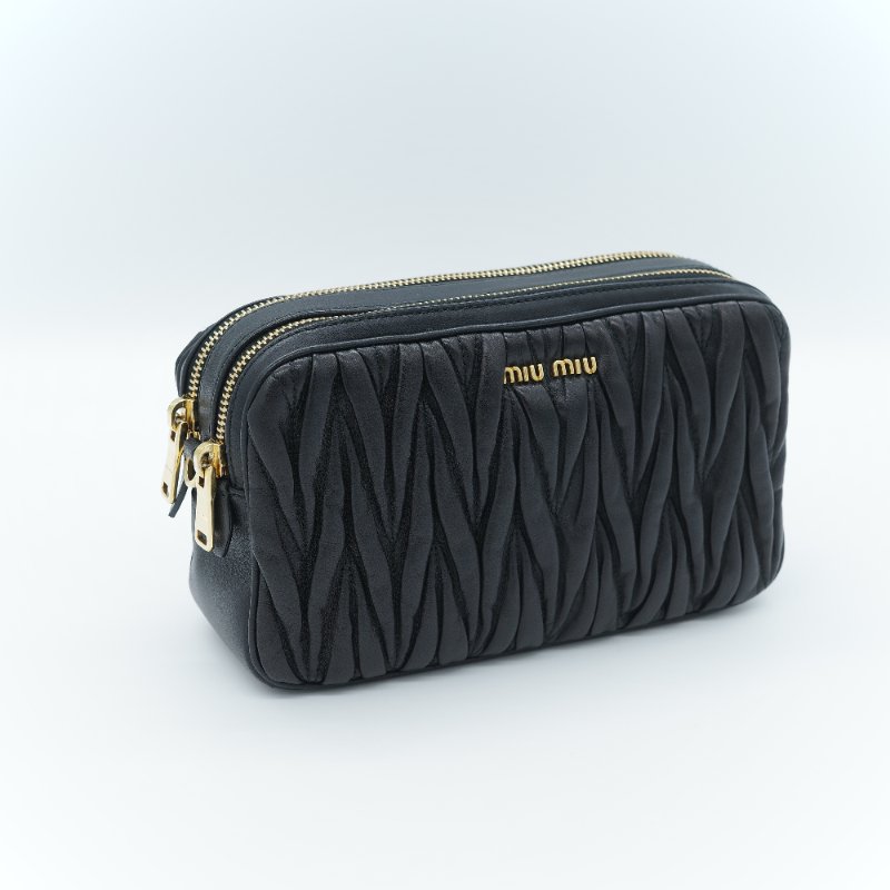 Miu Miu 繆繆 Matelassé 黑色羊皮 雙拉鍊斜背包 相機包 斜挎包-4