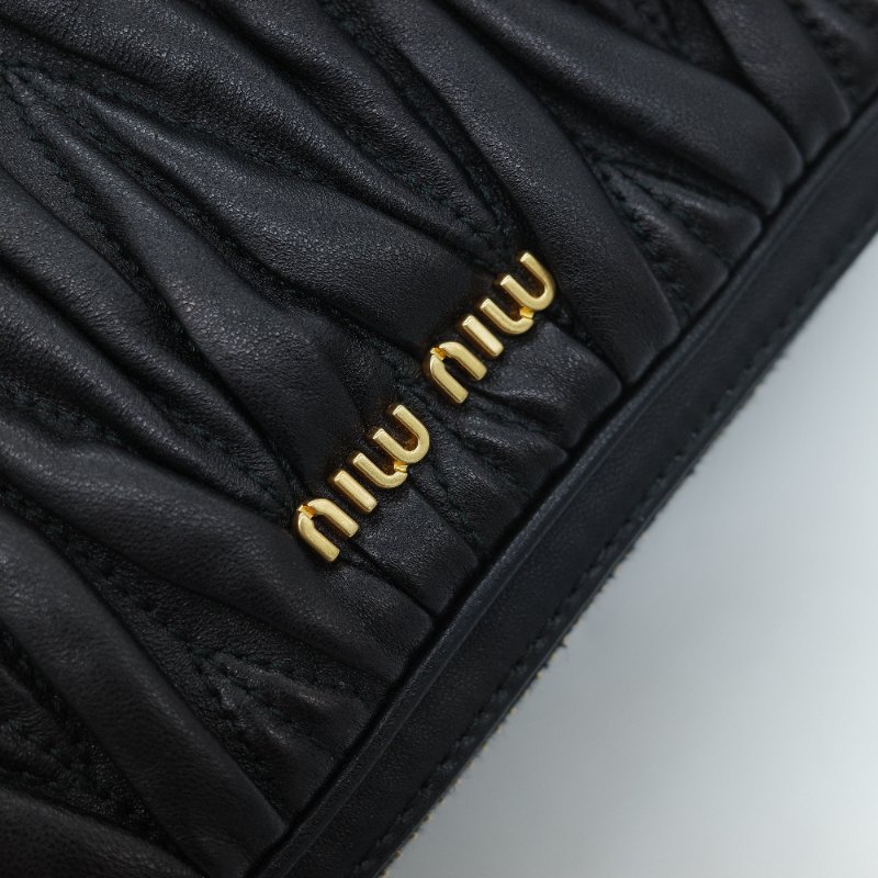 Miu Miu 繆繆 Matelassé 黑色羊皮 雙拉鍊斜背包 相機包 斜挎包-7