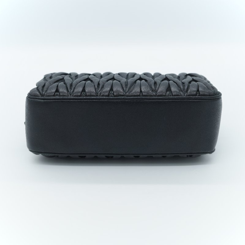 Miu Miu 繆繆 Matelassé 黑色羊皮 雙拉鍊斜背包 相機包 斜挎包-10