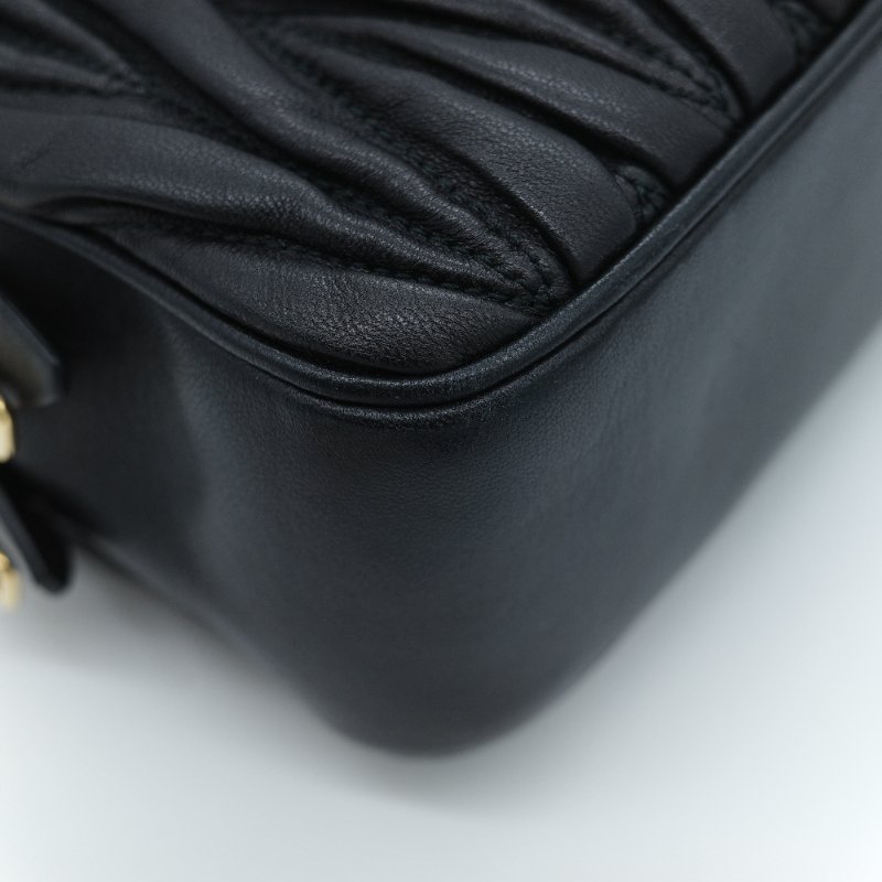 Miu Miu 繆繆 Matelassé 黑色羊皮 雙拉鍊斜背包 相機包 斜挎包-16