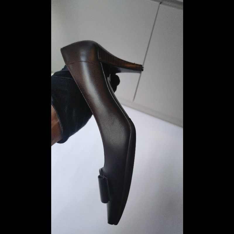 Ferragamo 木頭釦深咖皮革高跟鞋-4