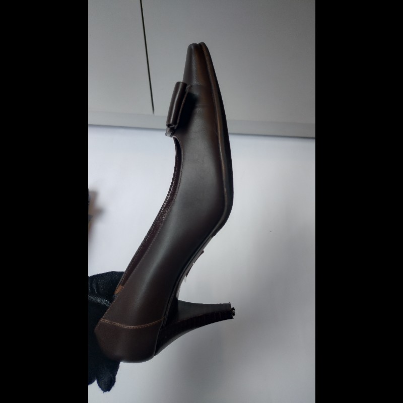 Ferragamo 木頭釦深咖皮革高跟鞋-7