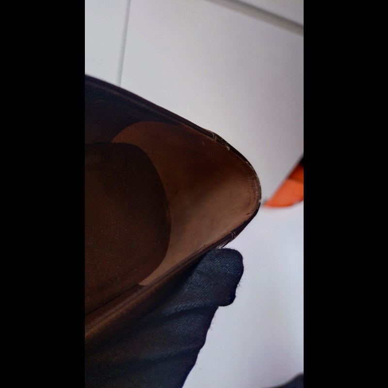 Ferragamo 木頭釦深咖皮革高跟鞋-17