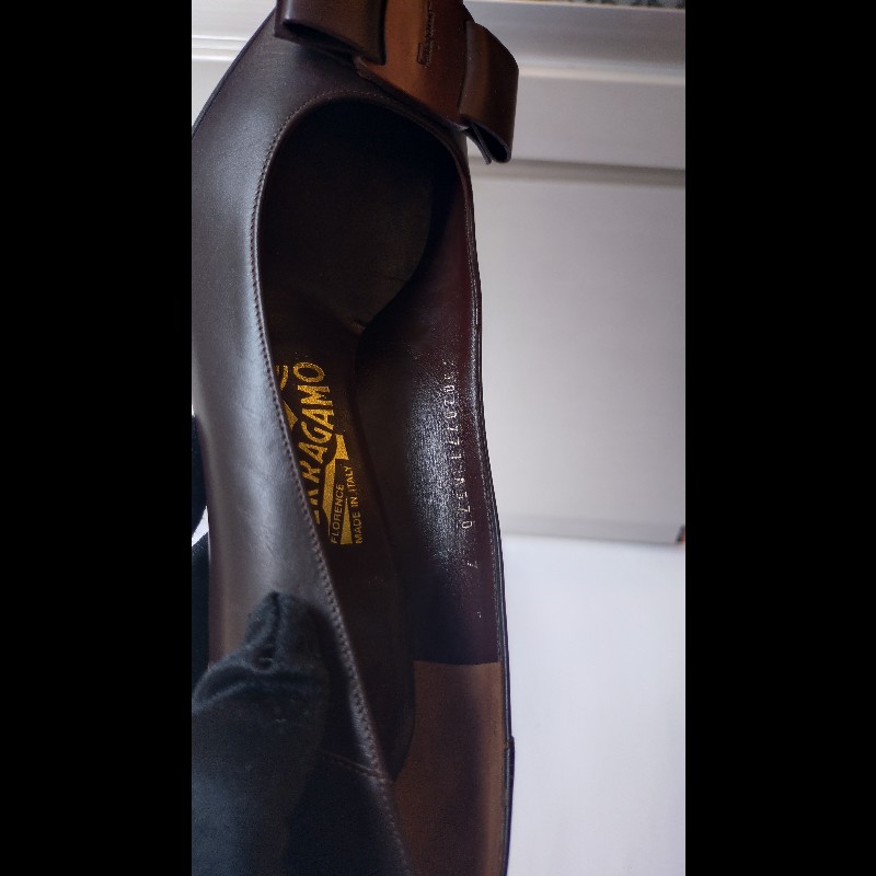 Ferragamo 木頭釦深咖皮革高跟鞋-20