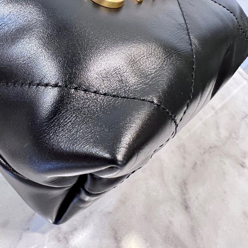 Chanel 黑牛皮霧金釦字母logo金釦大菱格mini22 斜背包-5