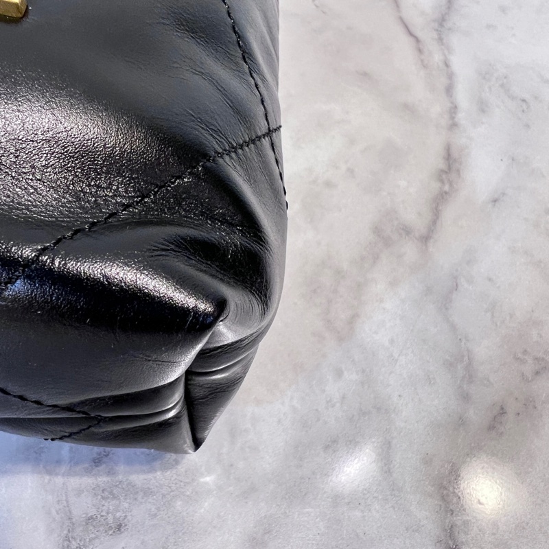 Chanel 黑牛皮霧金釦字母logo金釦大菱格mini22 斜背包-6