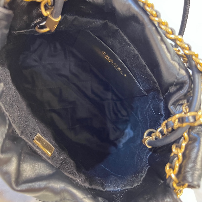 Chanel 黑牛皮霧金釦字母logo金釦大菱格mini22 斜背包-9