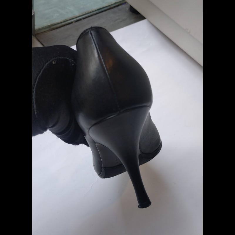 Ferragamo 銀牌釦抓皺黑皮革魚口高跟鞋-10