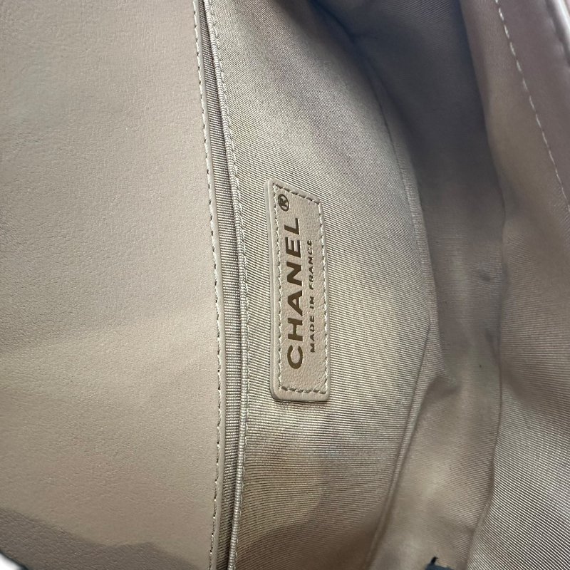 【美收精品】CHANEL 奶茶牛皮boy25 C-257【隔月月中將轉賣至日本 上架期限30天】-14