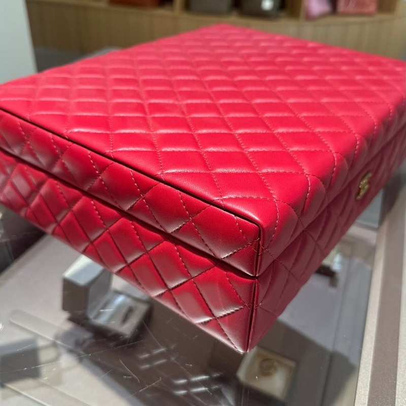 CHANEL香奈兒收納珠寶盒紅色，客人把4個包抽起來不賣自留，只賣大盒子，鐳射30開-1