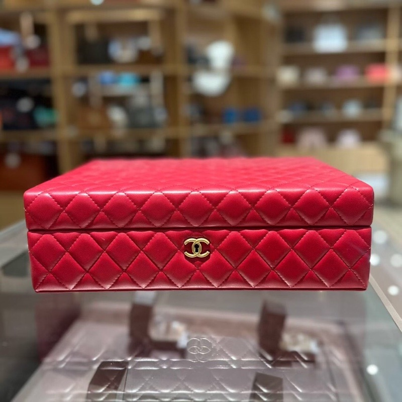 CHANEL香奈兒收納珠寶盒紅色，客人把4個包抽起來不賣自留，只賣大盒子，鐳射30開-3