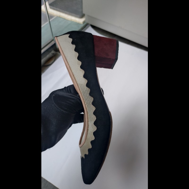 Chloe 黑麂皮+米色網邊方跟高跟鞋-5