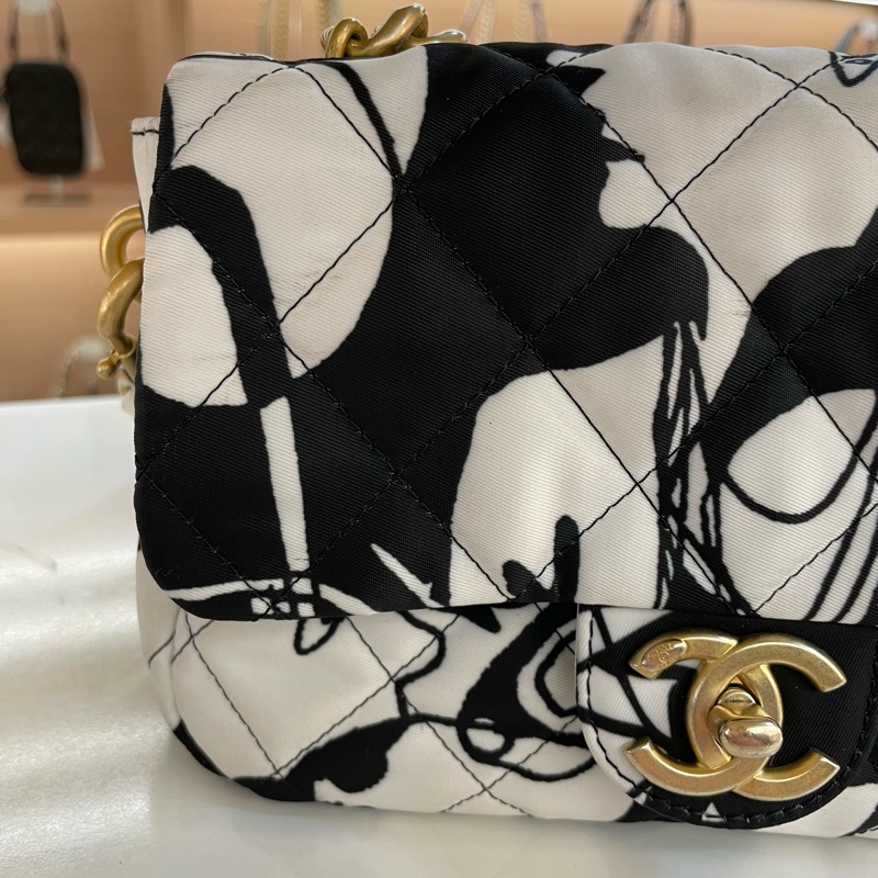 Chanel香奈儿黑白涂鸦cf方胖子手绘丝巾粗链条手提包斜挎包单肩包-3