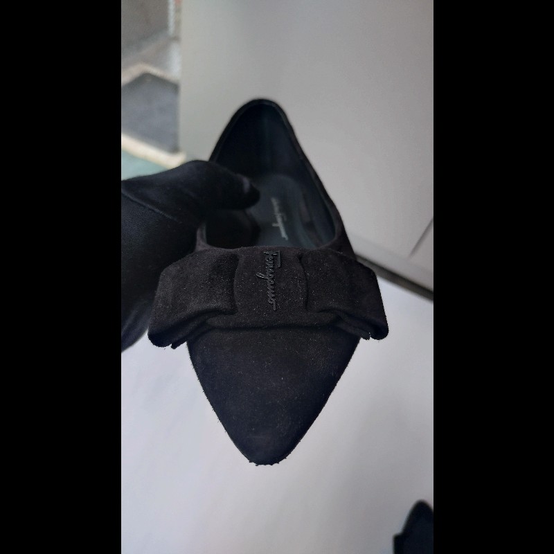 Ferragamo 黑色麂皮蝴結釦平底鞋-6