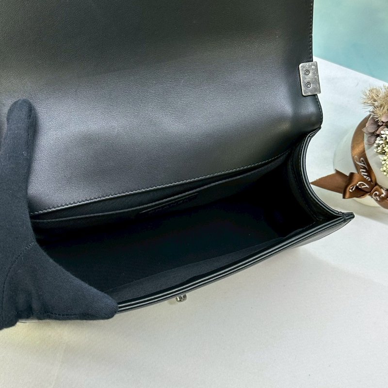 CHANEL BOY 25黑銀口蓋包-5