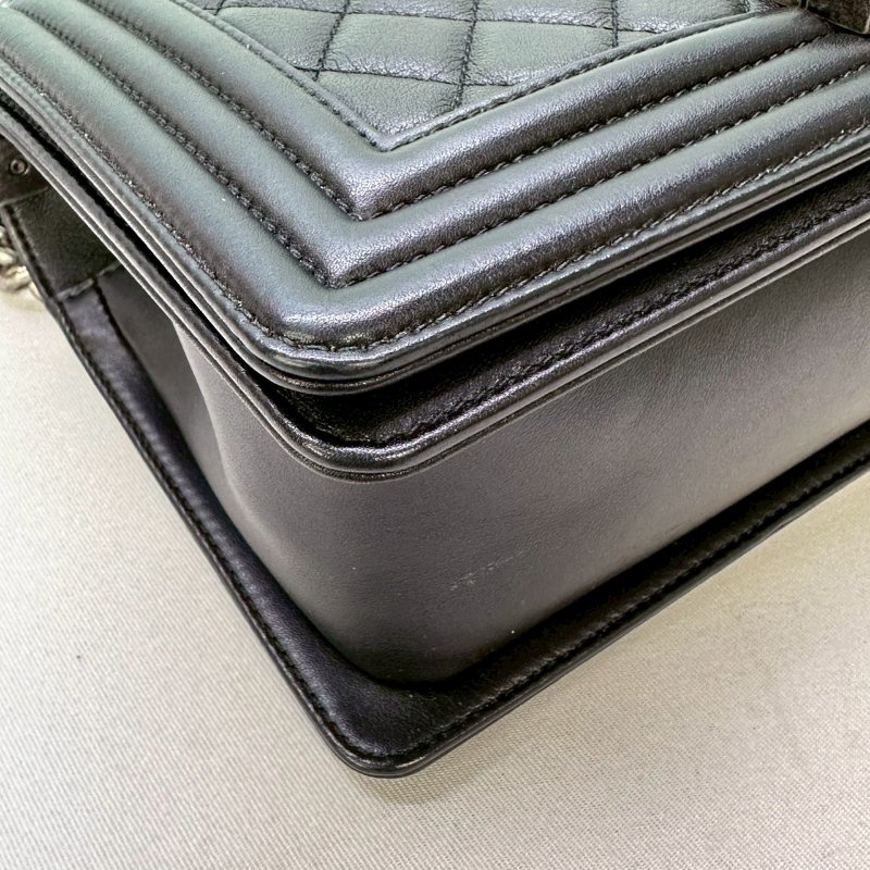 CHANEL BOY 25黑銀口蓋包-8