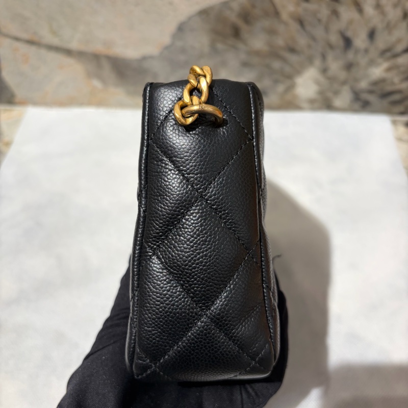 CHANEL黑荔枝金愛心調節釦HOBO鏈包-2