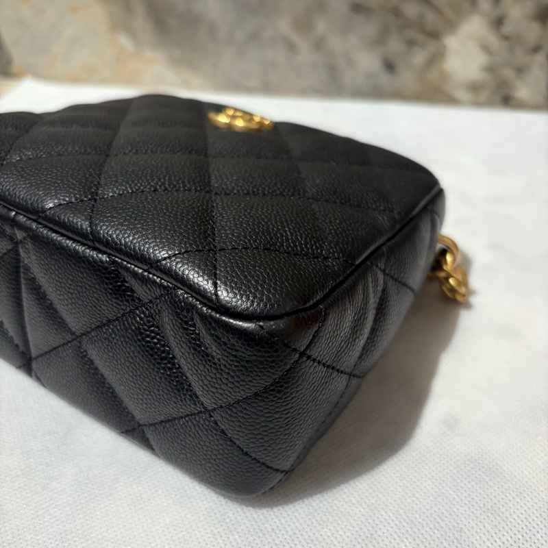 CHANEL黑荔枝金愛心調節釦HOBO鏈包-4