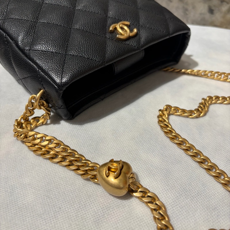 CHANEL黑荔枝金愛心調節釦HOBO鏈包-7