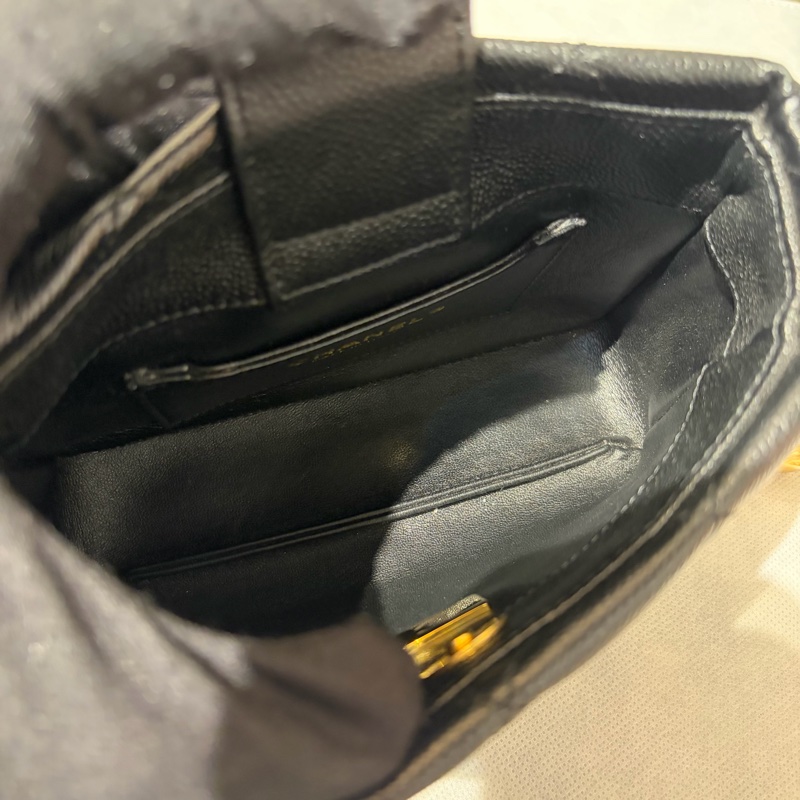 CHANEL黑荔枝金愛心調節釦HOBO鏈包-8