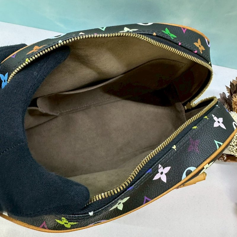 LV 聯名村上隆黑彩小珍包-4