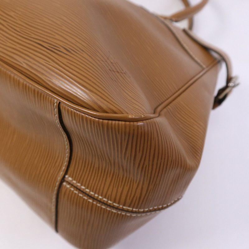 LOUIS VUITTON Epi Passy GM銀扣手挽袋-10