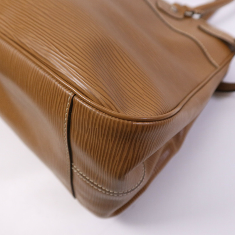 LOUIS VUITTON Epi Passy GM銀扣手挽袋-12