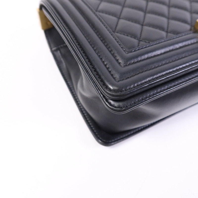 CHANEL 羊皮皮革Boy 25金扣鏈帶肩背袋-11