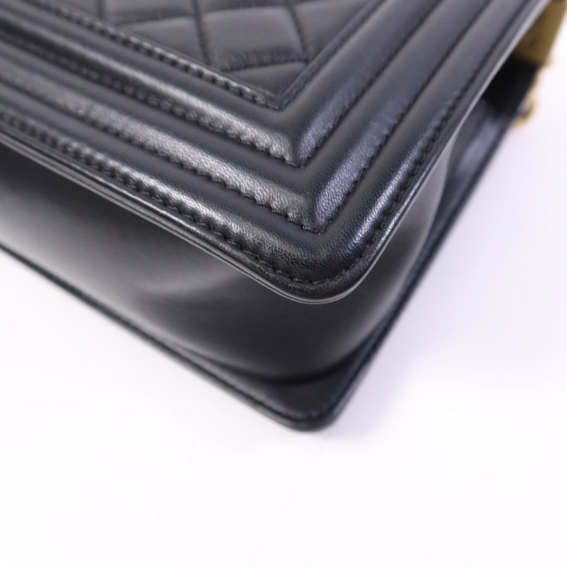 CHANEL 羊皮皮革Boy 25金扣鏈帶肩背袋-12