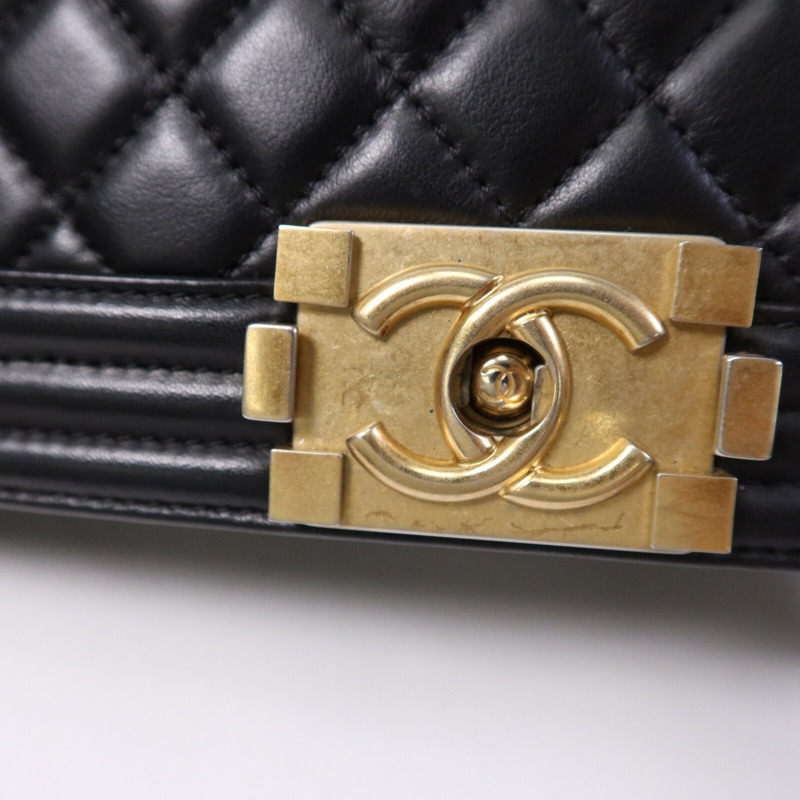 CHANEL 羊皮皮革Boy 25金扣鏈帶肩背袋-16