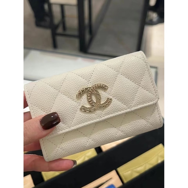 Chanel 限定浮雕logo錢包卡包白色荔枝皮-1