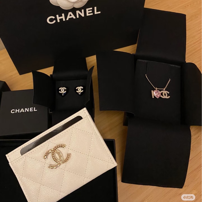 Chanel 限定浮雕logo錢包卡包白色荔枝皮-3