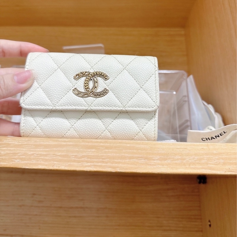Chanel 限定浮雕logo錢包卡包白色荔枝皮-5