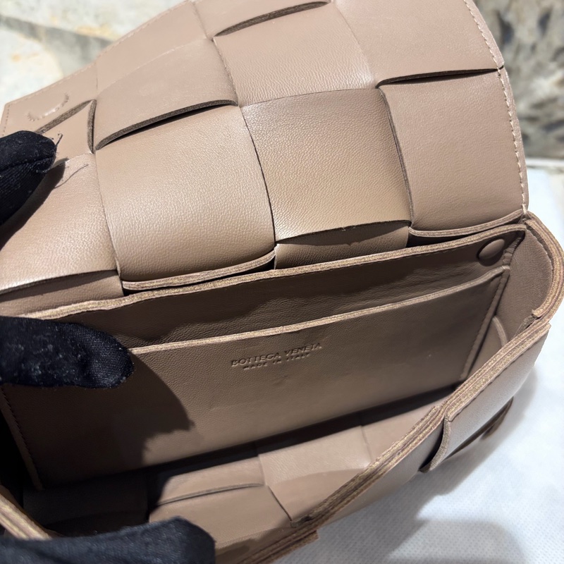 Bottega Veneta灰褐色4*2大格編織腰包-9