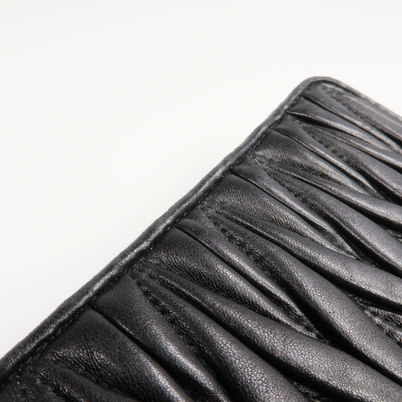 Miu Miu 羊皮皮革Fold Wallet金扣錢包-17