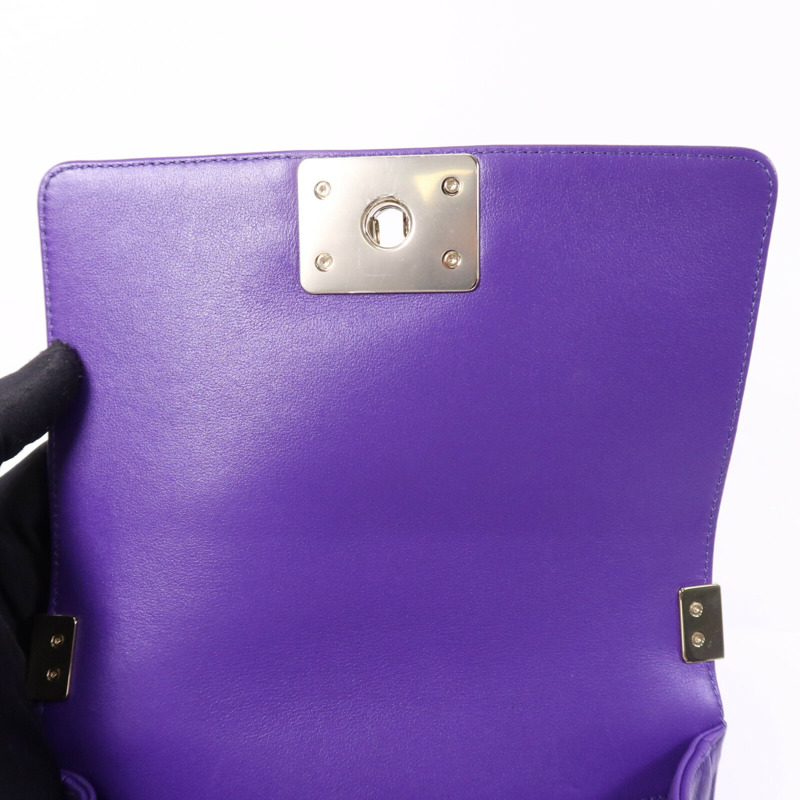 CHANEL 羊皮皮革Boy 20cm金扣鏈帶肩背袋-14