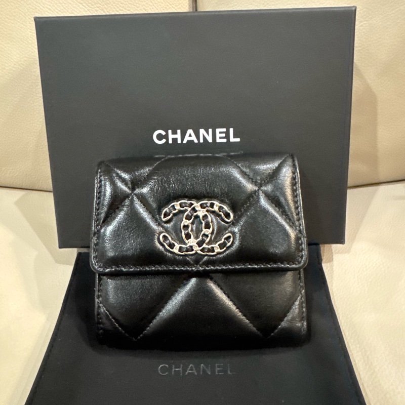 Chanel 香奈兒 19 短夾/黑銀款/98新美品-1