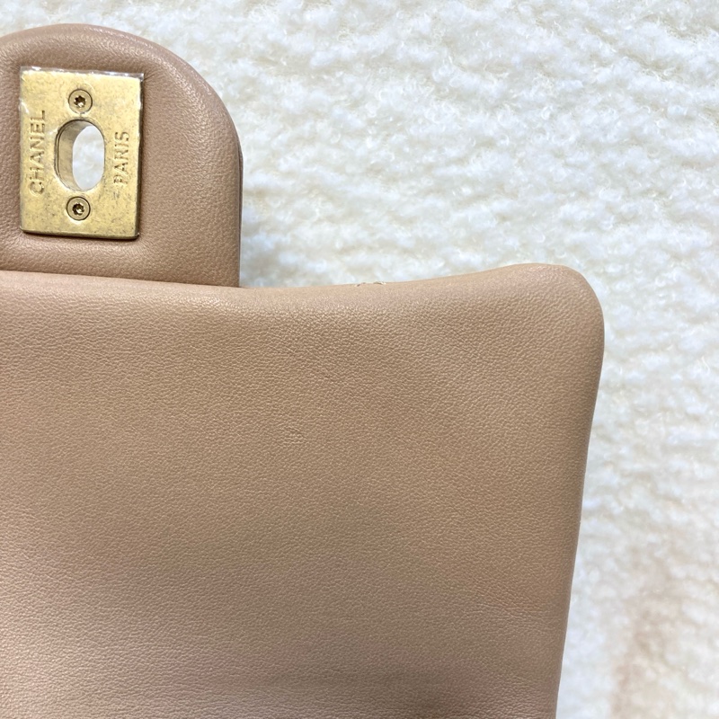 Chanel 香奈兒奶茶色小羊皮翻蓋肩背包金釦雙C 粗鍊條 經典菱格AS3213-15