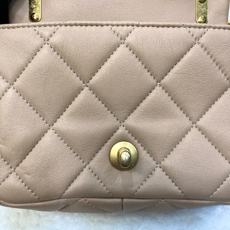 Chanel 香奈兒奶茶色小羊皮翻蓋肩背包金釦雙C 粗鍊條 經典菱格AS3213-17