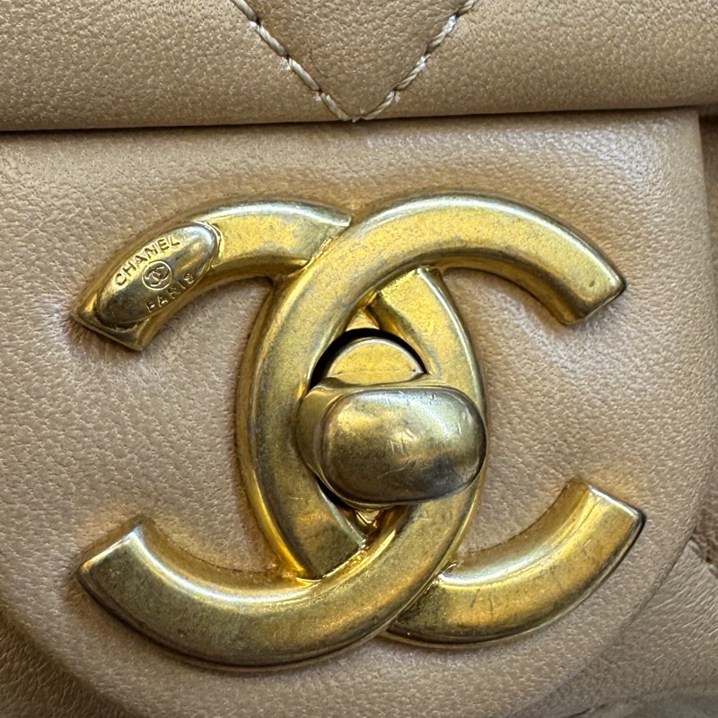 Chanel 香奈兒奶茶色小羊皮翻蓋肩背包金釦雙C 粗鍊條 經典菱格AS3213-27